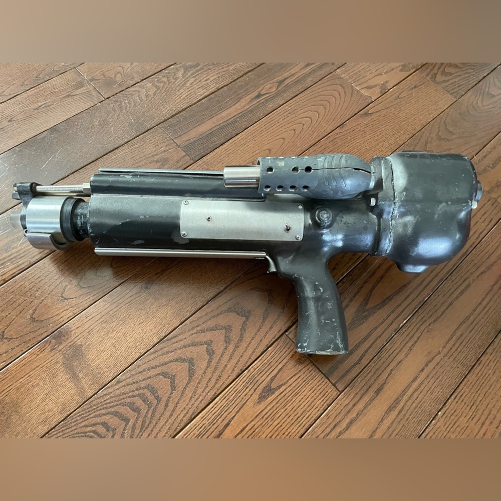 Movie/tv prop gun